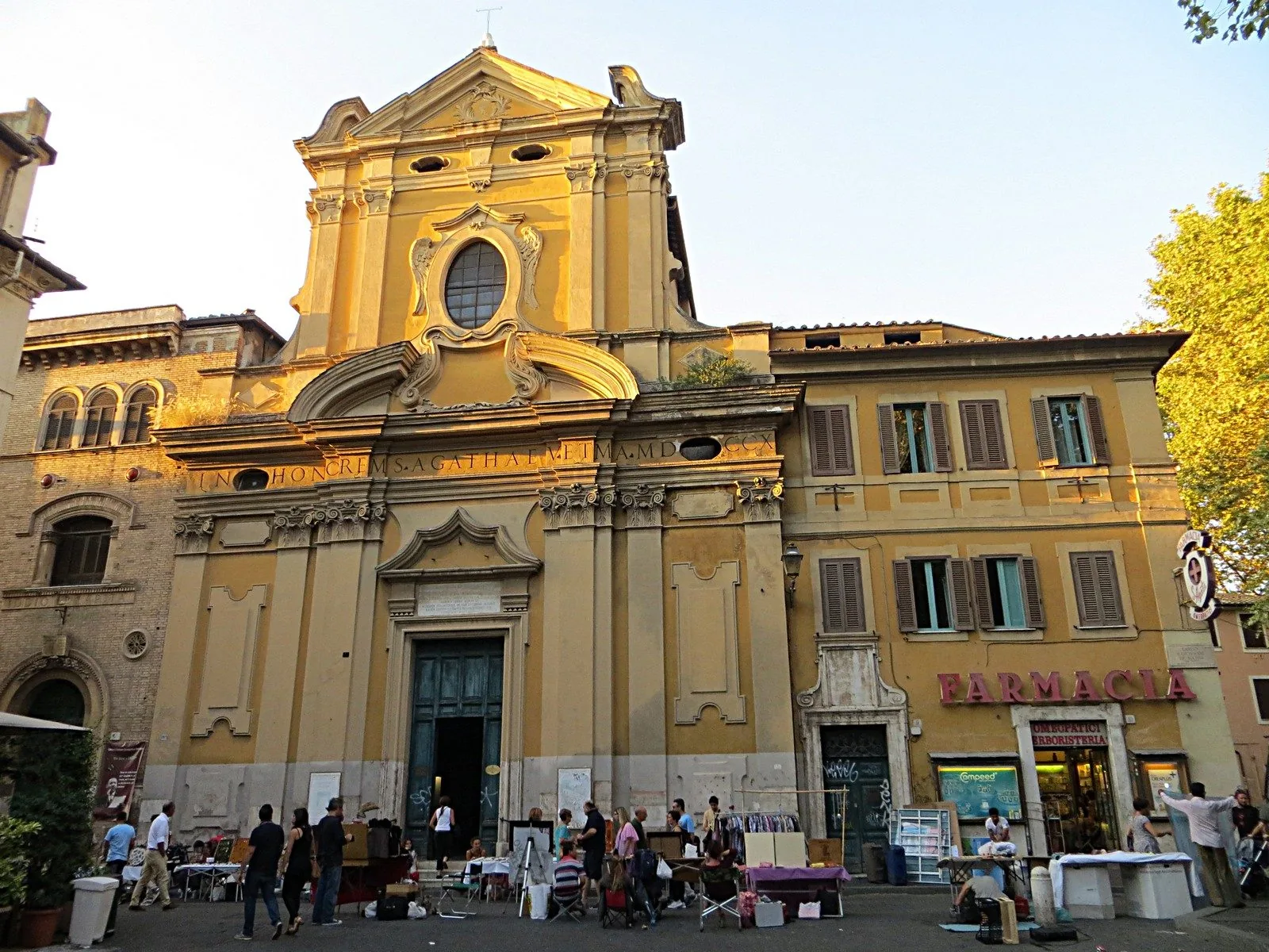 Facciata della chiesa di Sant'Agata in Trastevere su largo San Giovanni de Matha, dove è custodita la statua della Madonna del Carmine